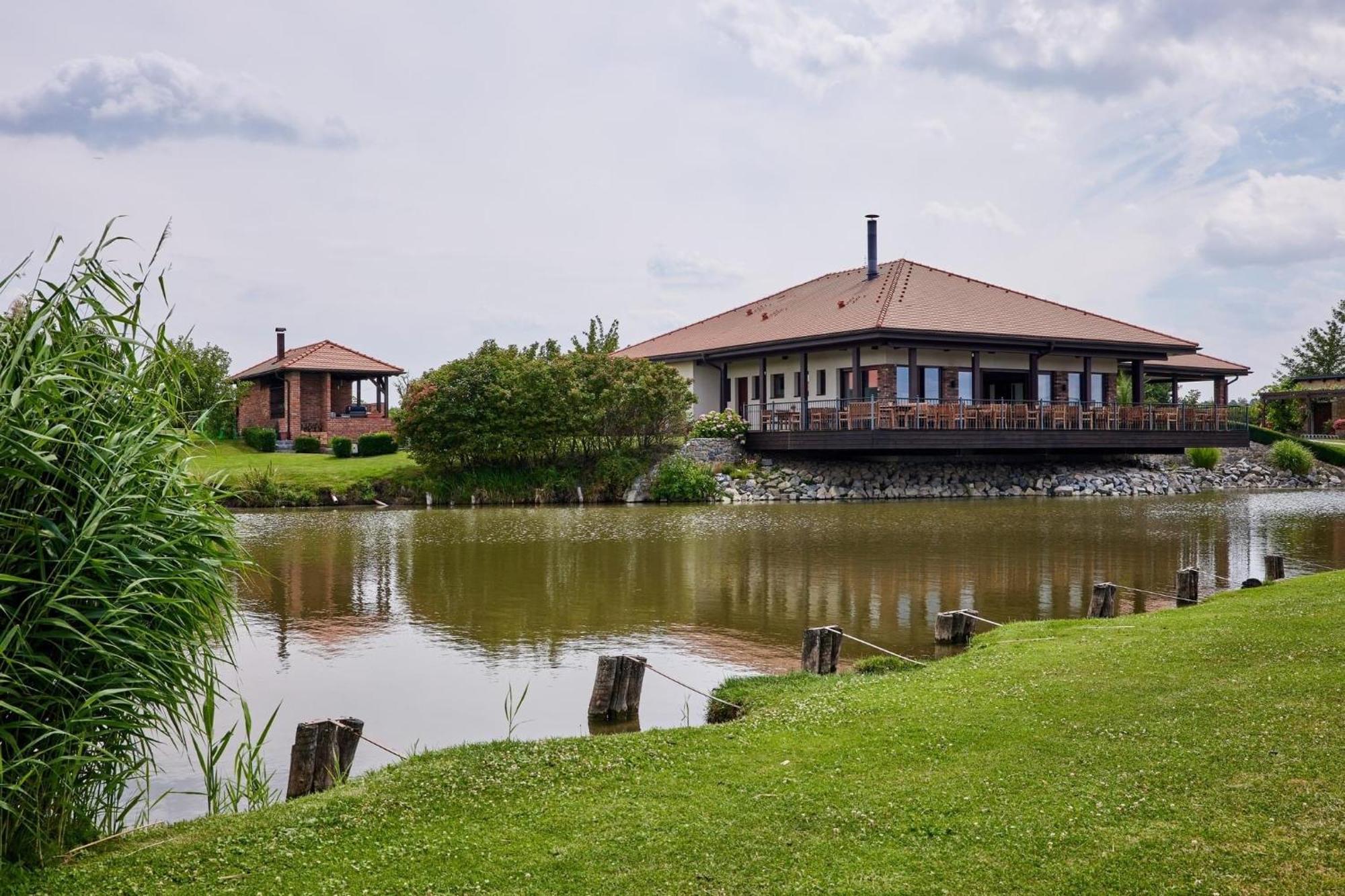 Rooms & Restaurace Na Jitrach Semice Luaran gambar